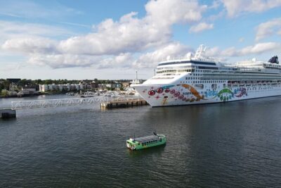 1.5hr Harbour Experience on North America’s LARGEST solar boat!