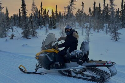 1 Hour Snowmobile Adventure in Yellowknife