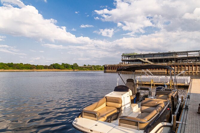2-Hour Private Montreal Boat Cruise - Why Montreal looks different from a private boat