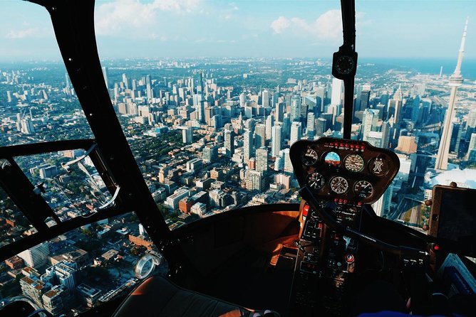20 km Helicopter Tour over Toronto - Historic districts and city details from above