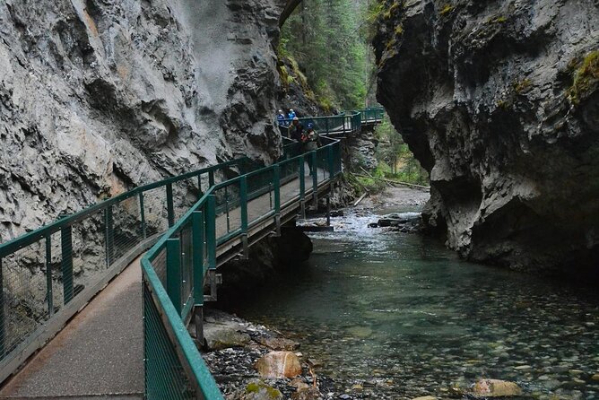 2025 Winner-Lake Louise Moraine Lake Johnston Canyon Banff Town - Emerald Lake and Natural Bridge in winter