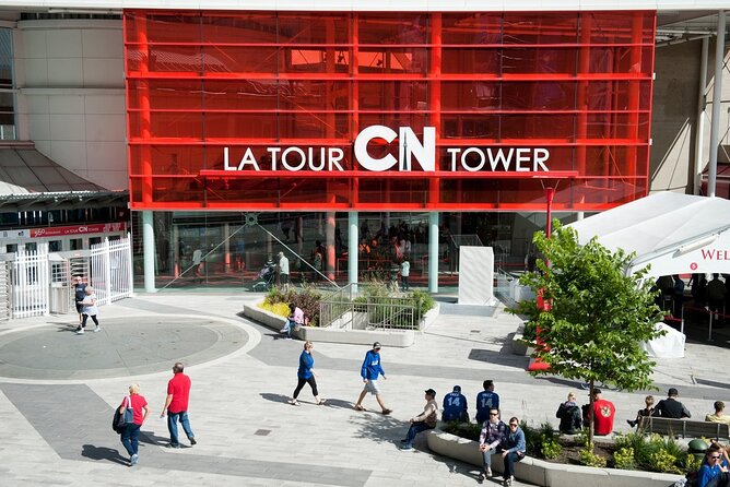 3 Day and 2 Night Tour: Toronto, 1000 Islands, and Niagara Falls - Day one: the 1000 Islands, Toronto City Hall, and the aquarium