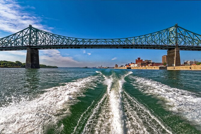 3h Boat Safari - Montreal’s Nature and Iconic Attractions Tour - A picnic boat rather than a meal cruise