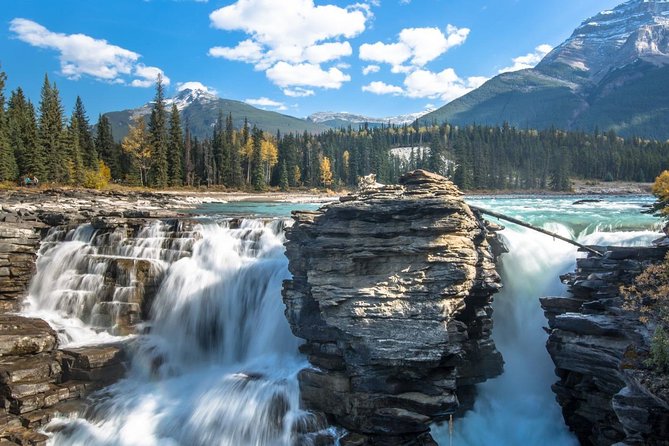 4-Day Authentic Jasper and Columbia Icefield Tour Package - Day two: Lake Louise, Moraine Lake, and the Icefields Parkway