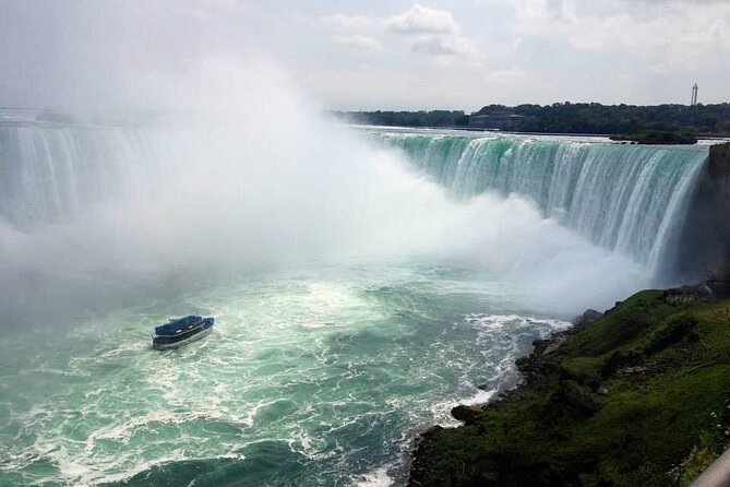 4hr Niagara Falls Canada Tour includes the Boat and tunnels - Niagara City Cruises: 20 minutes in the spray