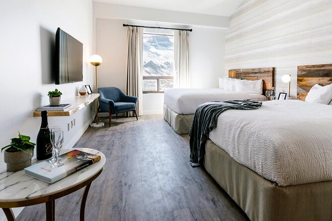 5 Day Rockies Mountains and Glaciers Tour, Icefield Parkway Hotel - A five-day route through the Canadian Rockies