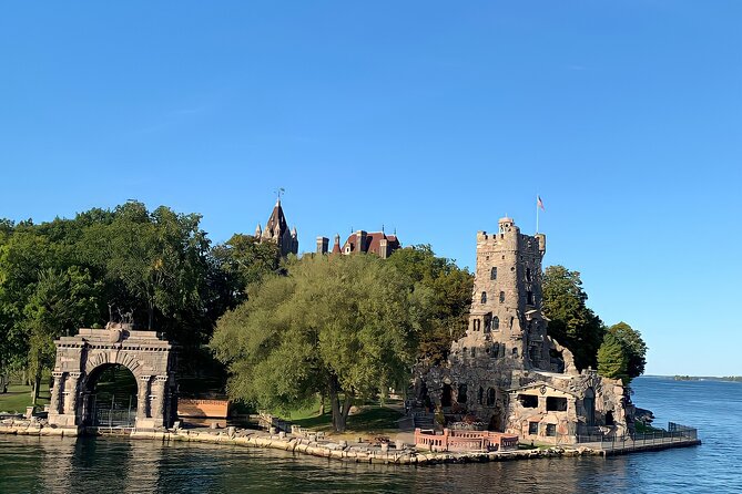5-Hour 1000 Islands Boldt Castle Stopover Cruise from Gananoque - Arriving at Heart Island and Boldt Castle