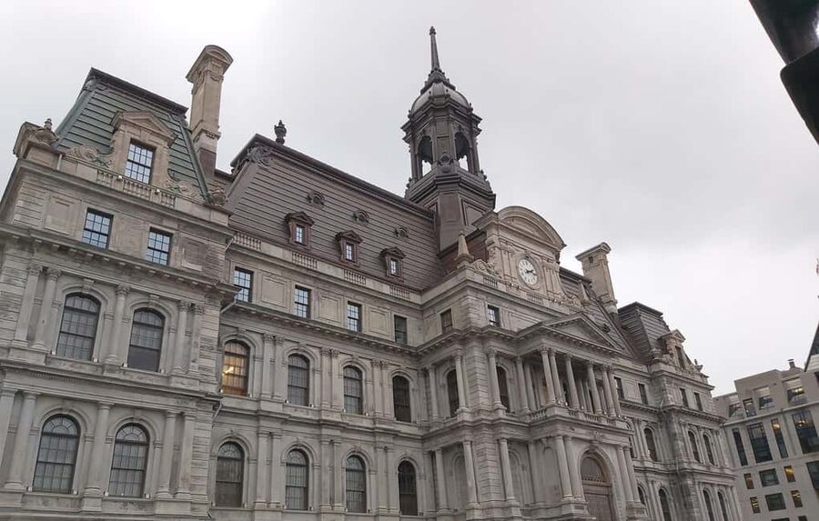 A Walking Tour of Old Montreal - Languages, timing, and practical planning