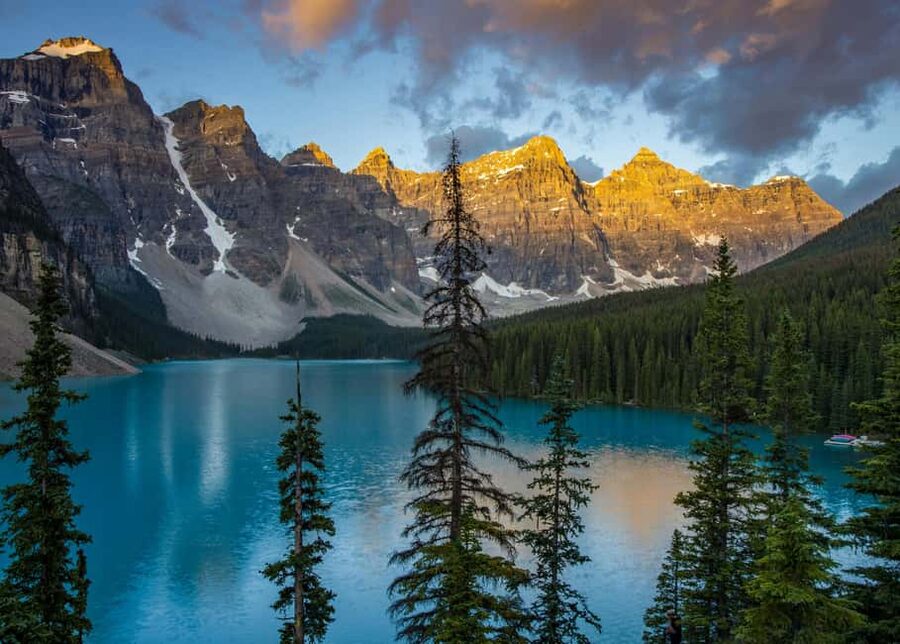 Abraham IceBubble, Peyto, Lake Louise, Bow Lake, Snowshoeing - Winter route: frozen lakes from October through April
