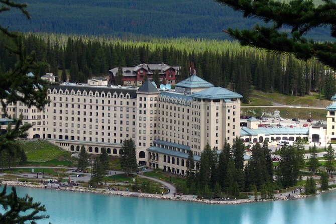 Airport Shuttle: Lake Louise <---> Calgary - What the three-hour drive really means