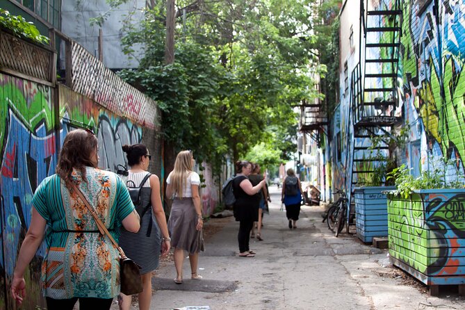 All about Montreal's Murals - Saturday Walking Tour - What the guide adds to the experience