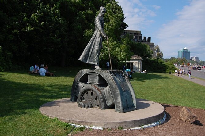Amazing Scavenger Hunt: Hunt Along Niagara Falls - How the Let’s Roam app changes the outing