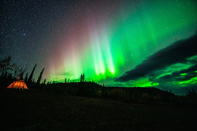 Arctic Day: Aurora Viewing Tour | late night - Waiting by the fire for the sky to change