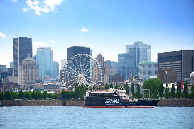 AURA experience at Notre-Dame Basilica and guided cruise - A quiet cruise before a dramatic basilica show