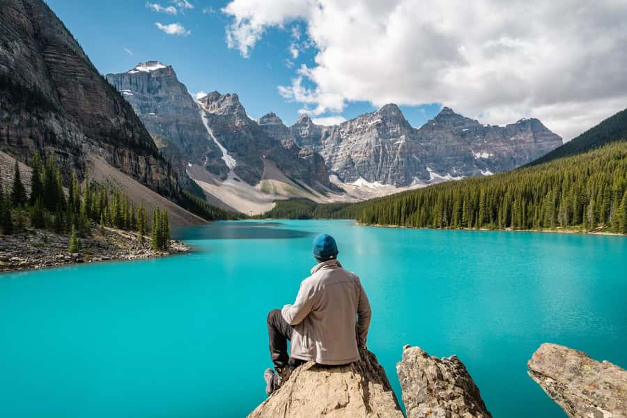Banff/Canmore: Moraine Lake 1.5h & Lake Louise Half-Day Tour - Riding through Banff National Park