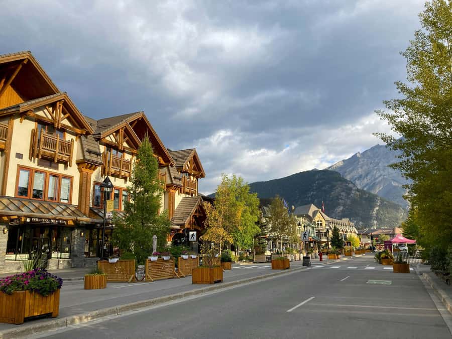 Banff/Canmore: Moraine Lake 1.5h & Lake Louise Half-Day Tour - Choosing your departure from Banff or Canmore