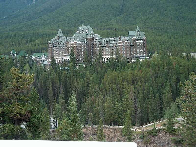 Banff: Castle Food Experience at Banff Springs Hotel - Starting at Rundle Bar with a signature cocktail