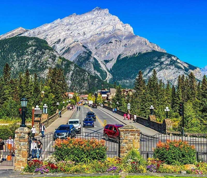 Banff: Gondola, Hot Spring and Three Lakes Tour - Practical advice for getting the best day