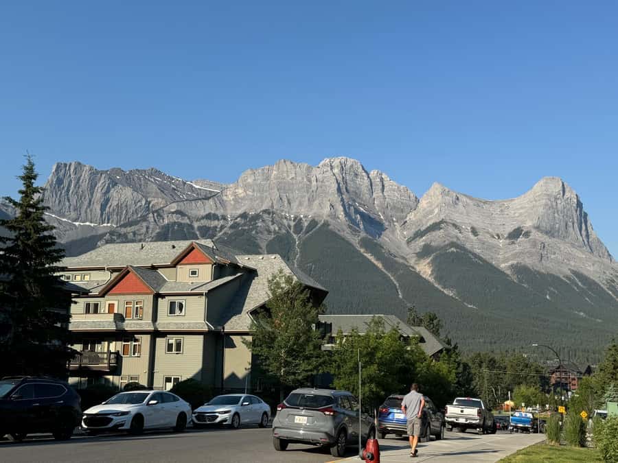 Banff: Gondola, Hot Springs, Bow falls & Three lakes tour - Banff Upper Hot Springs offers a simple pause