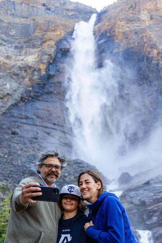 Banff: Grizzly Bear Refuge Tour with Lunch - Starting early from Banff