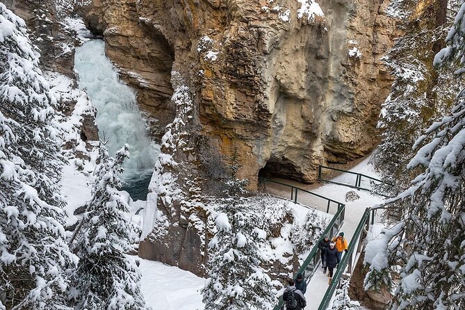 Banff Highlights: Moraine Lake, Lake Louise and beyond - Johnston Canyon in the colder months