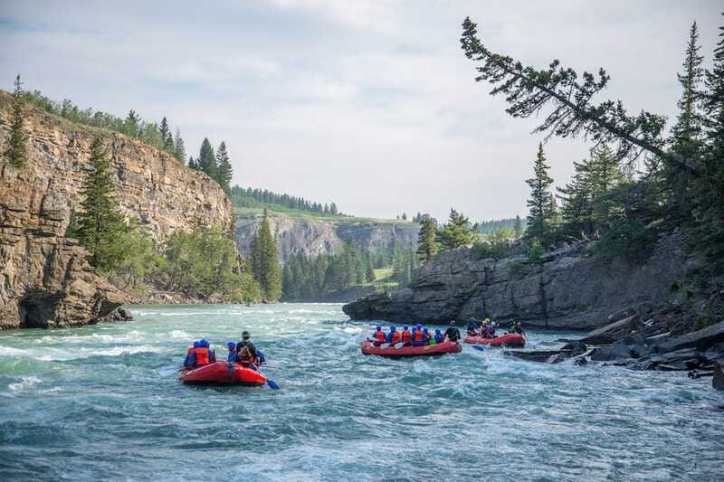 Banff: Horseshoe Canyon Whitewater Rafting Tour - Guides, stories, and the group dynamic