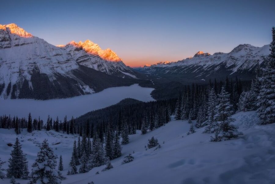 Banff: Icefields Parkway & Abraham Lake Ice Bubbles Tour - Why Abraham Lake is the day’s big visual payoff