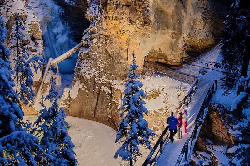 Banff: Johnston Canyon Evening Icewalk - The 30-minute ride along the Bow Valley Parkway