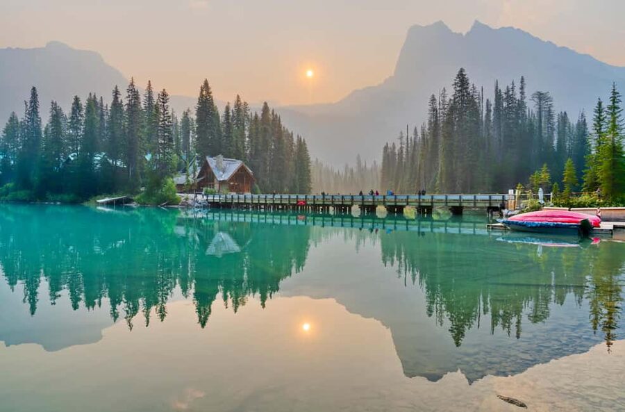 Banff: Lake Louise, Emerald, Moraine Lake & Johnston Canyon - Lake Louise: one hour beside a turquoise classic