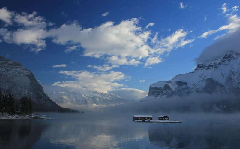 Banff, Lake Louise, Marble Canyon & Yoho National Parks Tour - The coach and guide make the long day easier