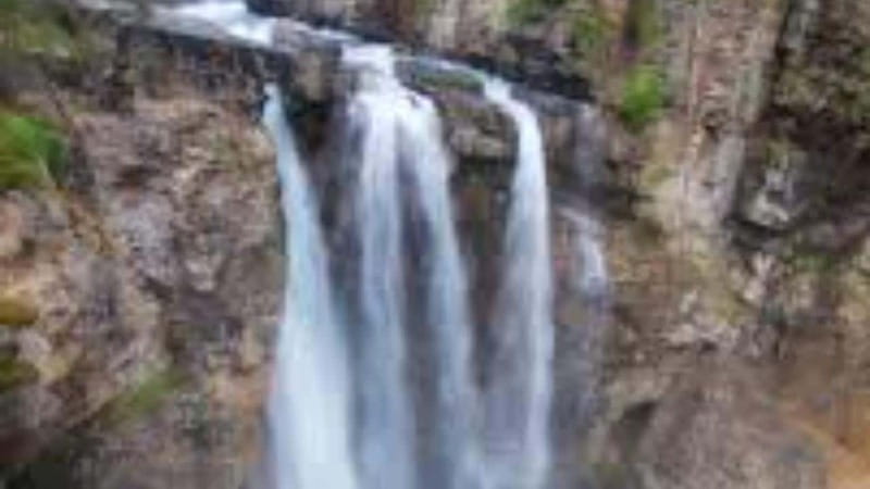 Banff : Lake Louise, Moraine, Emerald & Johnston Canyon tour - What is included, and what you still need to plan