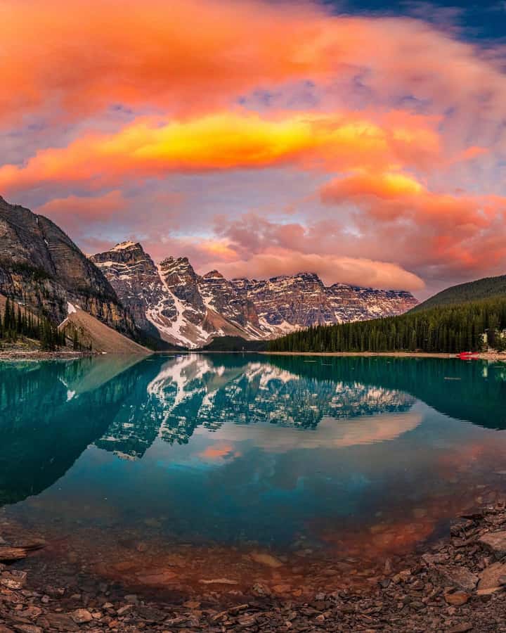 Banff: Lake Louise, Moraine, Emerald Lake & Canyon Day Trip - Johnston Canyon and its waterfall walks