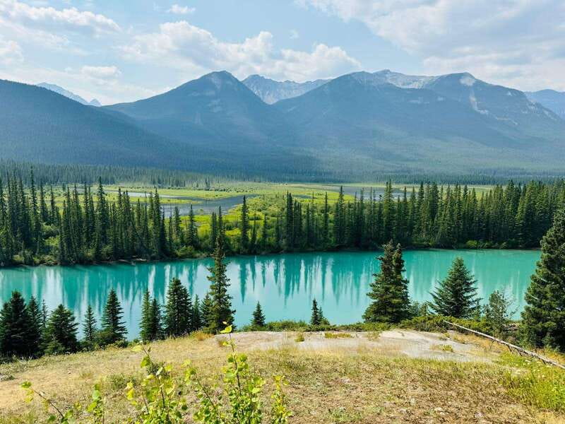 Banff: Lake Louise, Moraine, Emerald Lake & Johnston Canyon - Lake Louise delivers the classic postcard view
