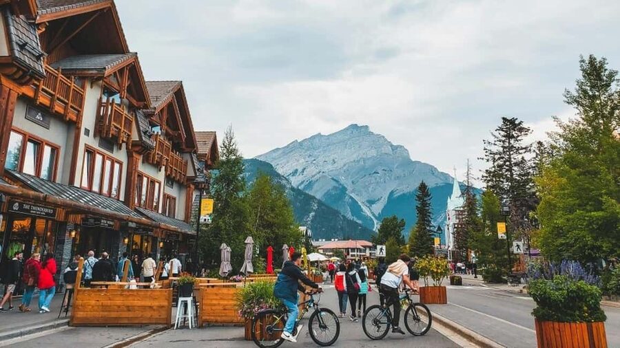 Banff:Lake Louise & Moraine Lake 1/2 Day Tour Canoe/Sightsee - The guide can make the difference
