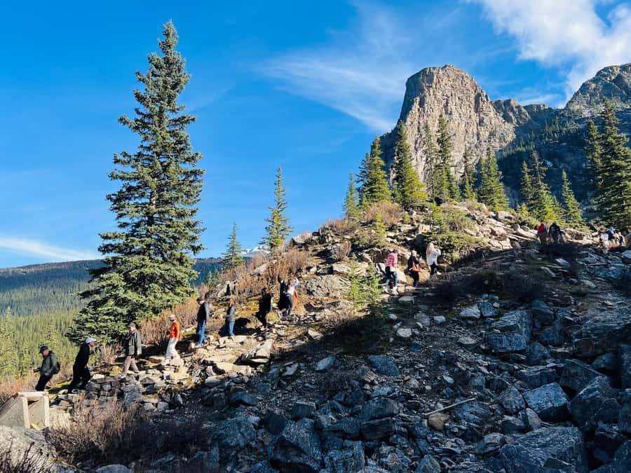 Banff: Lake Louise & Moraine Lake Half Day Tour - Moraine Lake: the hour most people remember