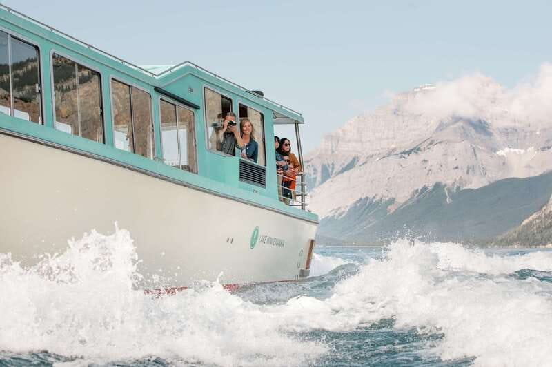Banff: Lake Minnewanka Cruise - Leaving Banff for Lake Minnewanka