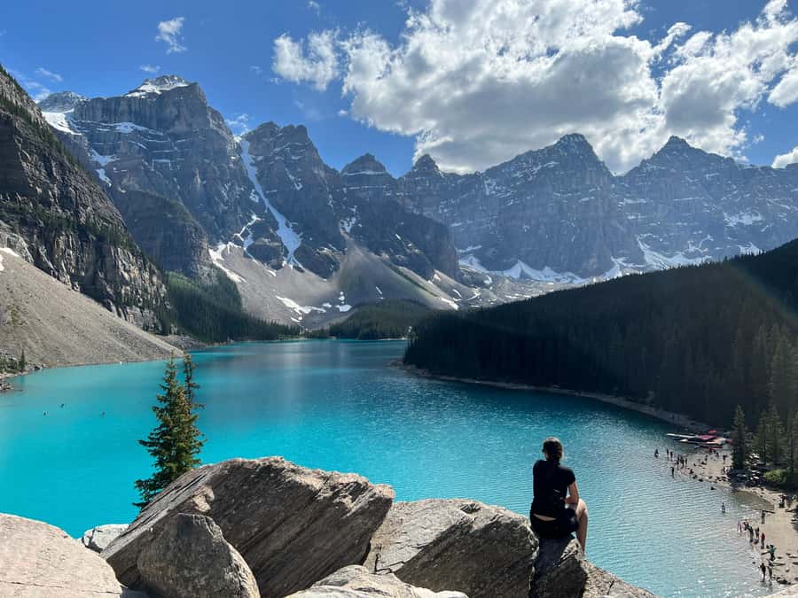 Banff: Moraine Lake, Lake Louise, Emerald Lake and Yoho Trip - Lake Louise gives you the classic opening view
