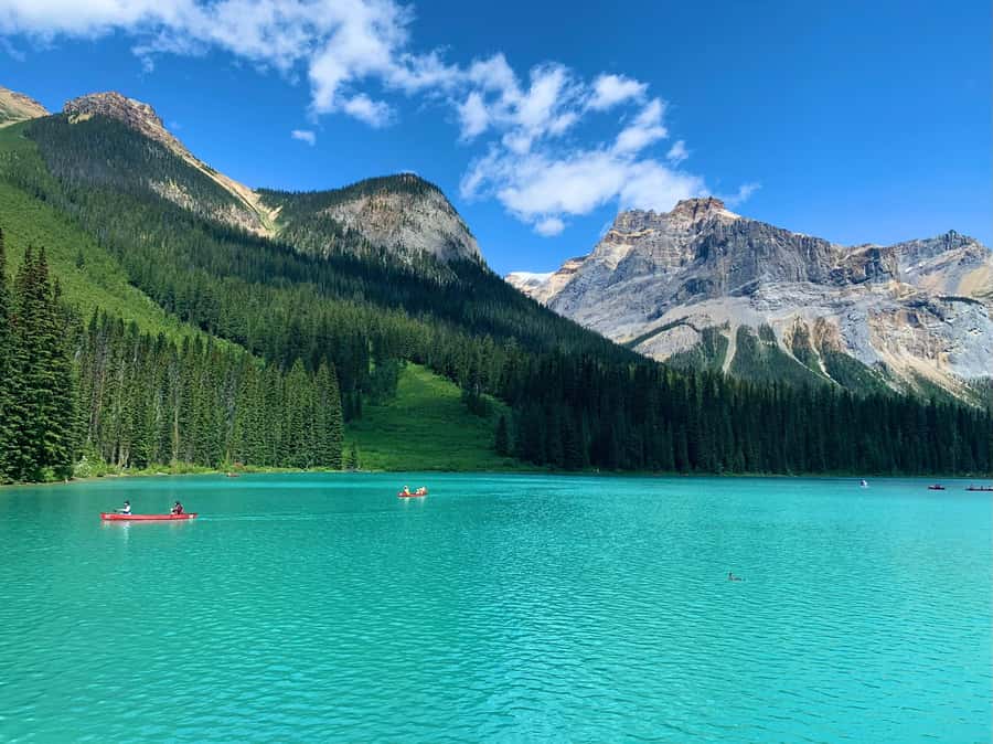 Banff: Moraine Lake, Lake Louise, Emerald Lake and Yoho Trip - Transport, group size, and comfort