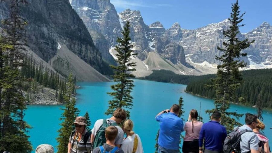 Banff. Moraine, Lake Louise ,Emerald & Johnston Canyon tour - Lake Louise and the classic alpine view