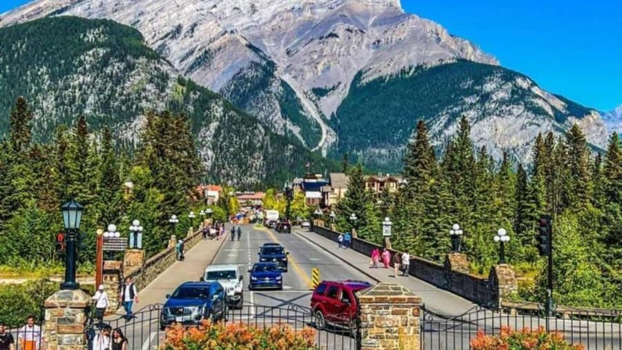 Banff. Moraine, Lake Louise ,Emerald & Johnston Canyon tour - What the $94 price really covers