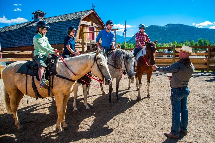 Banff National Park: 1-Hour Bow River Horseback Ride - A quiet start beside the Bow River