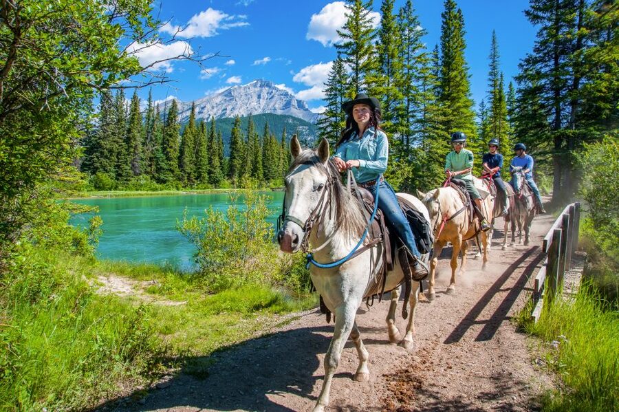 Banff National Park: 1-Hour Bow River Horseback Ride - Guides, local stories, and hearing the commentary