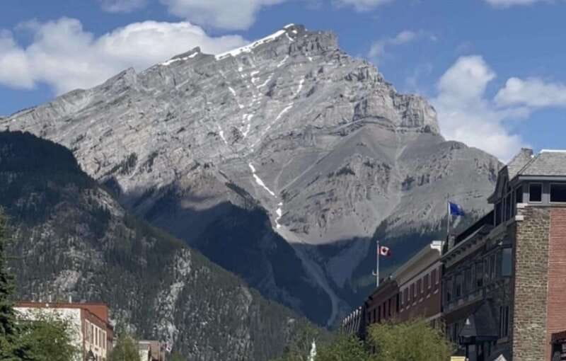 Banff Town: Guided Town Walking Tour with Snack - Why this short Banff walk works so well