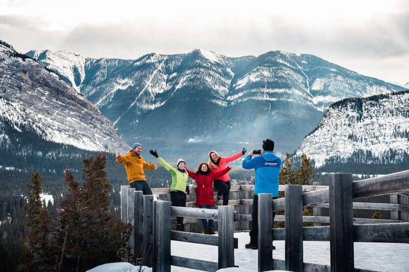 Banff: Wildlife and Sightseeing Minibus Tour - How the minibus format affects your morning