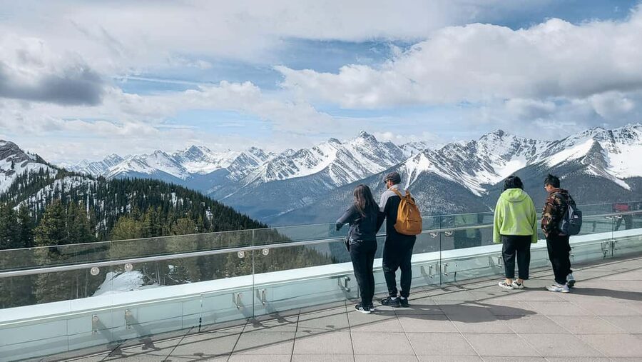Banff: Winter Tour with Dinner & Nightrise at Banff Gondola - Two Jack Viewpoint and Lake Minnewanka