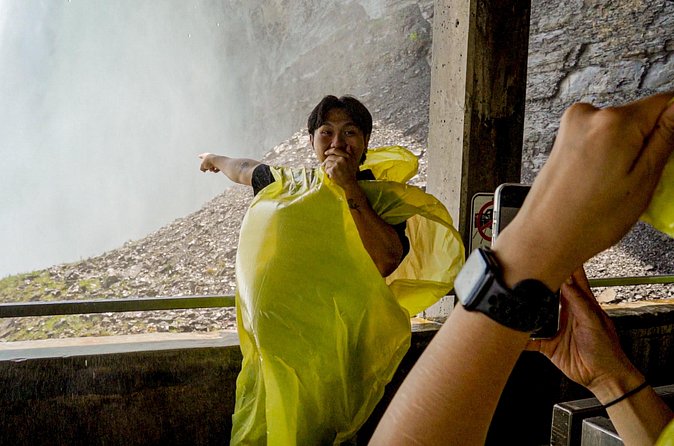 Best of Niagara Falls Canada Tour with Voyage to the Falls Boat - What the $74.08 price really buys you