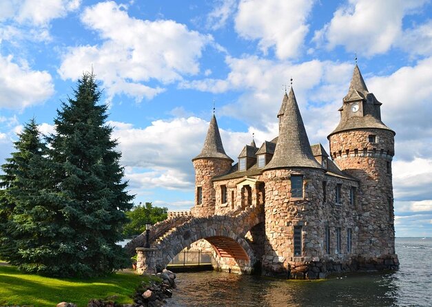 Boldt Castle and Thousand Islands Helicopter Tour - The bridge between two countries