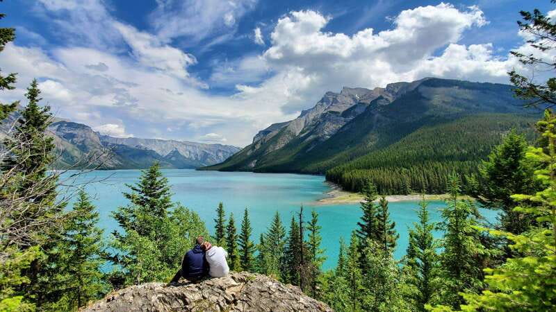 Calgary: 2-Day Banff National Park Highlights Summer Tour - Bow Lake brings the Icefields Parkway into view