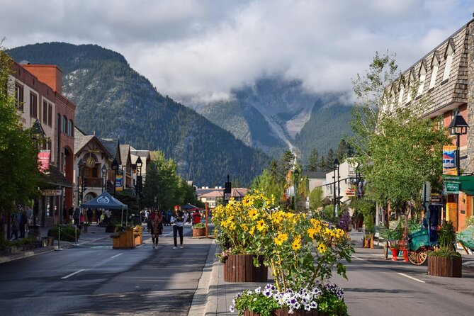 Calgary/Banff: Gondola, Upper Hot Spring, Bow Fall & Top 3 Lakes - Banff town provides a needed change of pace