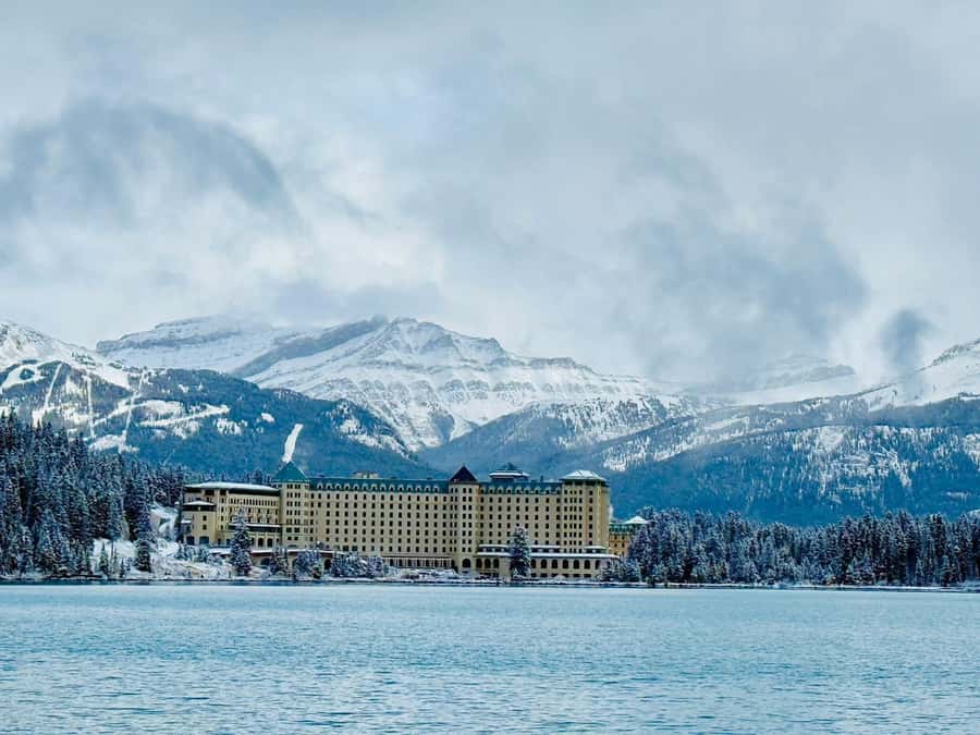 Calgary, Banff: Lake louise , Moraine ,Emerald Lake day Tour - Key points at a glance